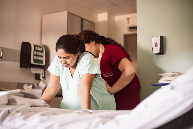 A pregnant woman being assisted by a nurse in hospital (Photo: Hannah Barata)